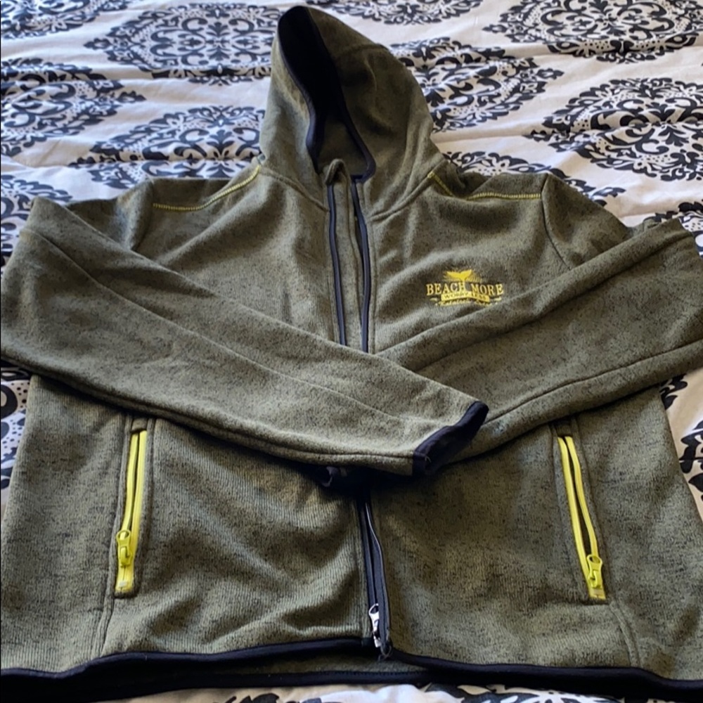 Men’s zippered warm hooded jacket